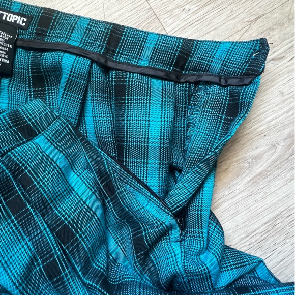 Vintage Y2K Hot Top Plaid School Girl Skirt - Picture 5 of 9